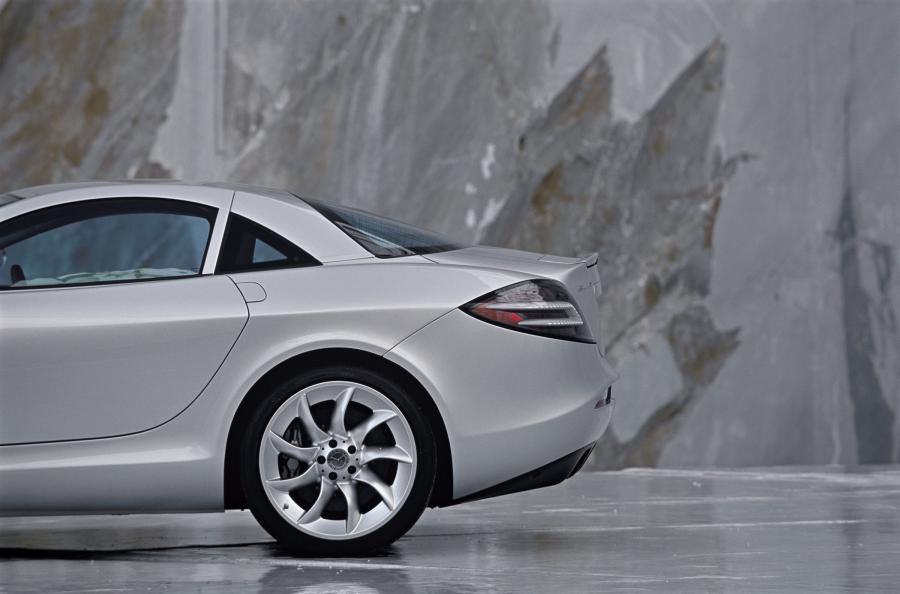  Mercedes-Benz SLR McLaren 2003 года  (фото 252 из 319)